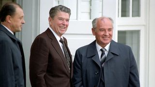 Cum a ajuns Nicolae Ceaușescu să-i ceară ajutorul lui Ronald Reagan după catastrofa de la Cernob&icirc;l
