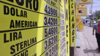 Cursul euro, lăsat liber pe piață. Scade sau urcă peste 5 lei