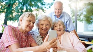 Pensiile de stat, o păcăleală. Nicăieri &icirc;n Europa nu acoperă traiul de zi cu zi. Rom&acirc;nia, sub pragul de supraviețuire