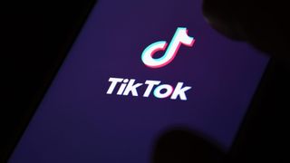Trend viral periculos pe TikTok. Copiii pot suferi răni grave