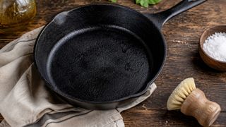 Tigaia de fontă, &bdquo;ucisă&rdquo; &icirc;n chiuvetă. Obiceiul banal care o strică definitiv