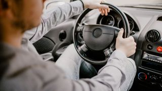 Primele capcane periculoase pentru șoferii care trec de la manual la automată