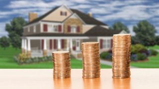 Previziuni sumbre pentru piața imobiliară. OUG dată de Guvern &icirc;i poate lăsa pe rom&acirc;ni și fără bani, și fără case