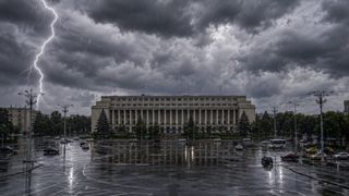 Bucureștiul, sub avertizări de furtuni p&acirc;nă vineri. ANM anunță ploi torențiale, vijelii și grindină