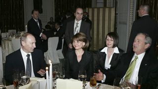 Exclusiv. Vladimir Putin i-a spus, la București, lui George W. Bush: Aderarea Ucrainei la NATO va duce la război! Stenograme declasificate