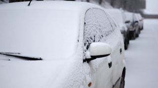 Cum afectează sarea și substanțele antiderapante mașina și ce trebuie să faci pentru a o proteja iarna