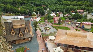 Cinci parcuri de distracții din Rom&acirc;nia &icirc;n care poți merge cu cei mici de 1 Mai. Tarife și detalii importante pentru părinți