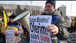 Sondaj CURS. Rom&acirc;nii au ajuns o concluzie: țara merge &icirc;ntr-o direcție greșită.