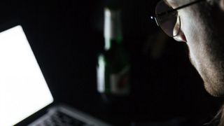 Conturile anonime de pe rețelele sociale, tot mai ușor de identificat cu AI. Detaliul &icirc;i dă de gol pe utilizatori