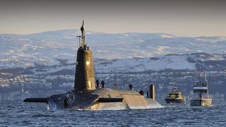 Rom&acirc;ncă arestată &icirc;n Marea Britanie, alături de un iranian. Au &icirc;ncercat să intre &icirc;ntr-o bază de submarine nucleare