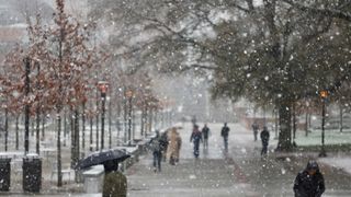 Europa, amenințată de un ciclon puternic. Urmează un nou val de ninsori abundente