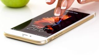 Cum se &icirc;ncarcă corect telefonul, etapele descrise un specialist. Toți facem aceleași greșeli