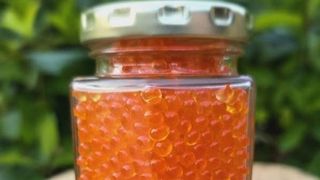 Cât costă 100 g de caviar roșu, bijuteria gastronomică ce cucerește piața de lux