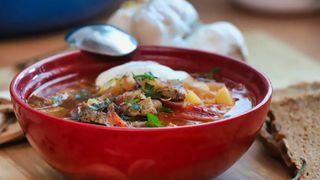 Două rețete din carne de miel pentru masa de Paște. Preparatele, nelipsite de pe mesele rom&acirc;nilor