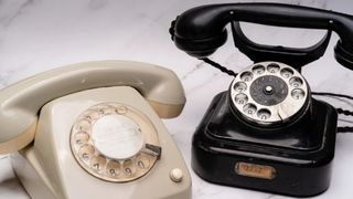 Telefonul fix, de la indispensabil la relicvă. C&acirc;ți rom&acirc;ni mai sună &bdquo;acasă&rdquo;