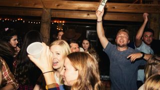 Weekend de foc pentru trei zodii. Petreceri, invitații și ieșiri neașteptate