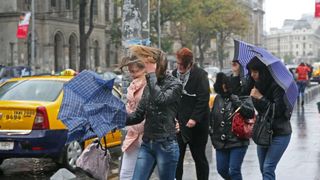 Cod galben de v&acirc;nt puternic &icirc;n mai multe zone. ANM a emis prognoză specială pentru București