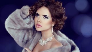 Palton, șal sau pelerină. Ce trebuie să porți pentru un look de senzație