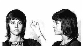 Mestecăm cuie și scuipăm rugină! Cum i-a iritat frumoasa Jane Fonda pe agenții CIA și pe oamenii de la Casa Albă