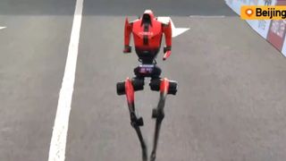 Robot umanoid, timp record la semimaratonul de la Beijing. Performanța a depășit recordul mondial uman