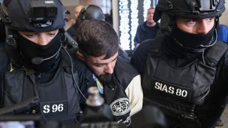 Cazul Fata din valiză. A fost &icirc;nvățat frizerul din V&acirc;lcea cum să scape de acuzația de omor? Planul urmat de suspect