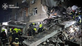 Mor de foame sau mor &icirc;ncerc&acirc;nd să fugă. Dilema tragică a ucrainenilor de pe linia frontului