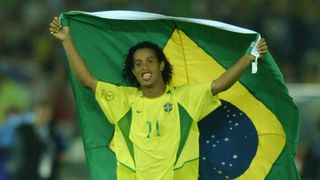 Ronaldinho se pregăteşte de revenirea &icirc;n fotbal, la 46 de ani. Ce se află &icirc;n spatele deciziei