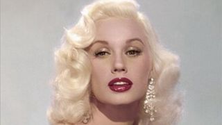 Partea &icirc;ntunecată a industriei de la Hollywood, scoasă la lumină de actrița Mamie Van Doren. Impactul mișcării #MeToo