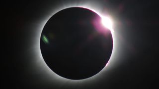 Eclipsa de Lună aduce schimbări profesionale pentru patru zodii. Schimbări de direcție și oportunități noi