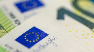 Nu vei mai putea plăti cash peste această sumă. Regula europeană care intră &icirc;n vigoare