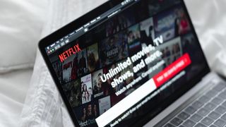 Trucuri de căutare pe Netflix. Codurile secrete prin care poți vedea mai multe filme