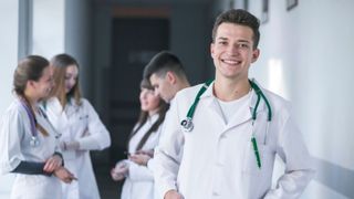 De ce fug medicii tineri de cabinetele din mediul rural. Muncă intensă, resurse puține și responsabilități mari