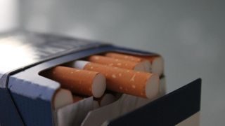 Țigările se scumpesc de la 1 aprilie. C&acirc;t vor plăti &icirc;n plus fumătorii