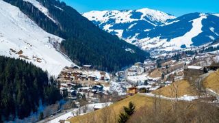 C&acirc;t costă o felie de pizza și o ciocolată &icirc;n stațiunea bogaților. Multi rom&acirc;ni aleg destinația fără să se uite la prețuri