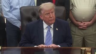 Trump ar putea să nu meargă la nunta fiului său. &bdquo;Nu vine la momentul potrivit. Am o problemă&rdquo;
