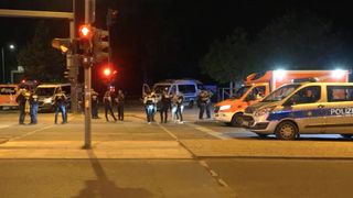 Atac la Parada Pride din Berlin. O persoană a murit, iar alte 16 sunt rănite după ce o dubă a intrat &icirc;n mulțime. Suspectul, identificat drept &bdquo;islamist&rdquo;