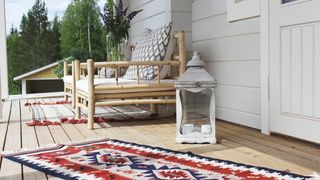 Tezaurul ascuns din podul bunicii. &bdquo;Scoarțele&rdquo; maramureșene au ajuns să coste c&acirc;t o mașină și au devenit țintele predilecte ale colecționarilor din Paris și New York