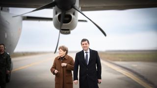 Cine este Jeanne Shaheen, senatoarea a &icirc;ncurcat Bucureștiul cu Budapesta, &icirc;n fața rom&acirc;nilor. Cum a intrat &icirc;n istoria statului New Hampshire