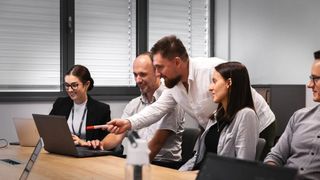 Angajații vor putea cere despăgubiri pentru discriminarea salarială. Noile directive  UE vor intra &icirc;n vigoare