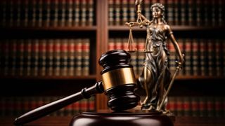 O mamă disperată &icirc;și strigă durerea: dacă judecătoarea motiva hotăr&acirc;rea, copilul meu era &icirc;n viață