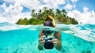 Locuri puțin cunoscute cu apă turcoaz, ca &icirc;n Maldive, la mai puțin de 100 km de București