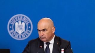 Falimentarea prin decizii politice. De la taxa Temu la privatizarea TAROM și CFR. Cum pregătește Guvernul &bdquo;salvarea&rdquo; prin v&acirc;nzare. Exclusiv