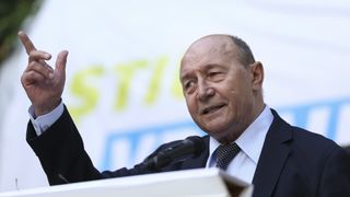 Băsescu: România riscă să fie forțată să vândă active strategice din cauza datoriilor