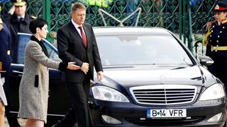 Cine este și c&acirc;t c&acirc;știgă omul din umbra lui Nicușor Dan, care &icirc;i gestionează cele mai delicate momente