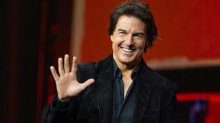 Tom Cruise, de nerecunoscut &icirc;n noul film &bdquo;Digger&rdquo;. Cum &icirc;i stă cărunt și cu burtă