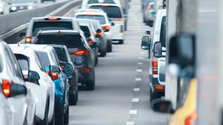 Mașinile vechi devin o povară. Impozit majorat &icirc;n 2026 pentru șoferii din Rom&acirc;nia