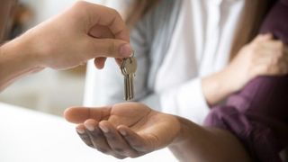 Ce trebuie să scrii obligatoriu &icirc;n contractul de &icirc;nchiriere &icirc;n 2026