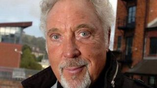 Tom Jones a fost scos din juriul The Voice UK. La 86 de ani, a revenit cu o interpretare care i-a făcut pe colegi să pl&acirc;ngă