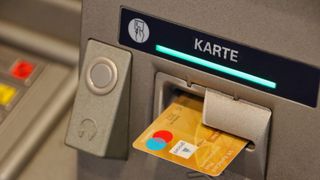 Unicredit Bank, acuzată că a blocat banii clienților. Aplicația nu funcționează, dar nici banii nu ar fi &icirc;n conturi