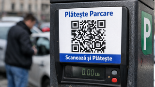 Coduri QR false pe parcometrele din București. Escrocii pot fura datele cardului